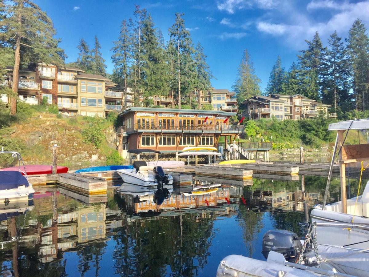 Painted Boat Resort Spa And Marina Madeira Park Eksteriør bilde